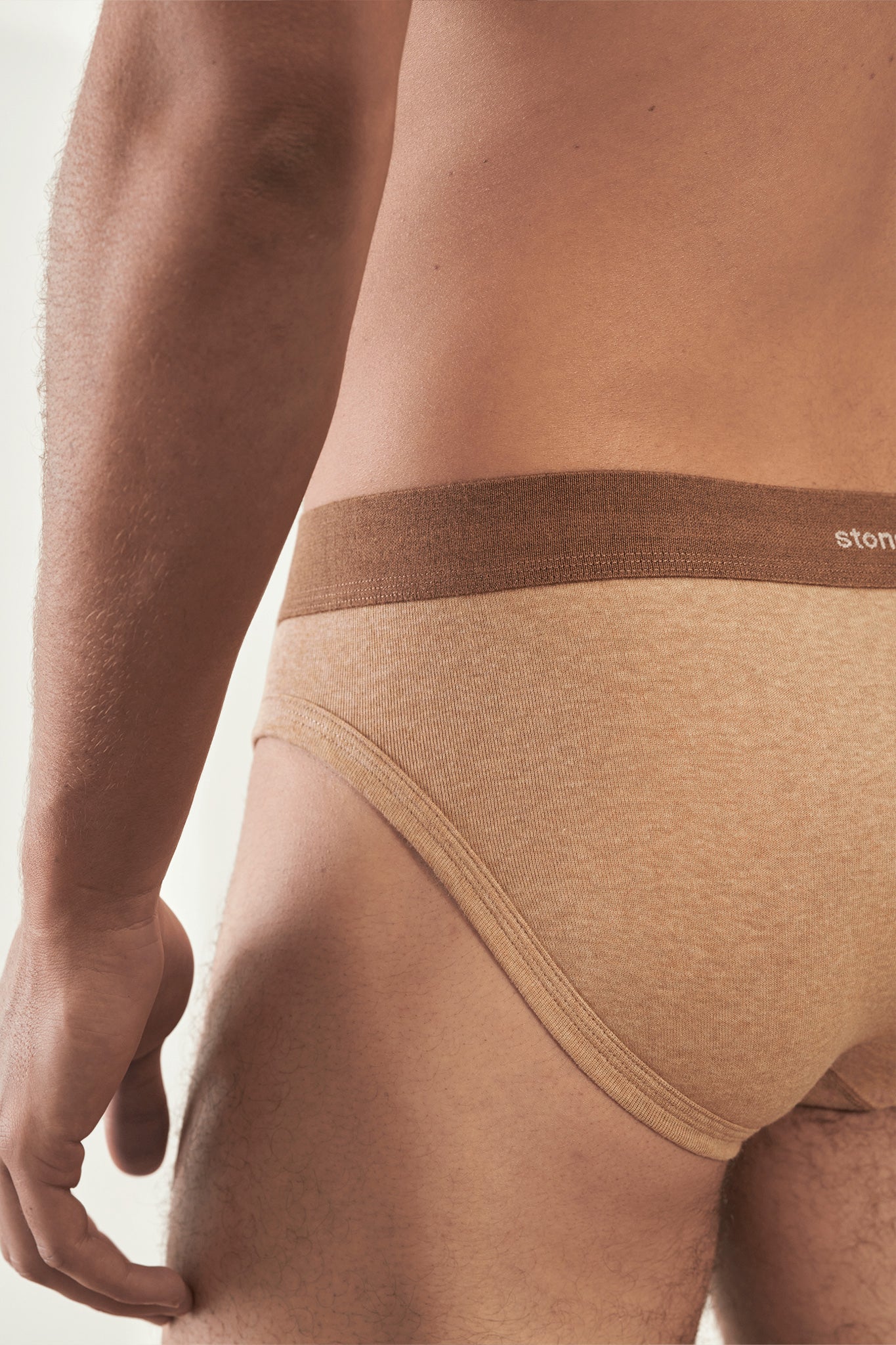 Brief in Organic Cotton Rib - Camel & Brown Stone.kin