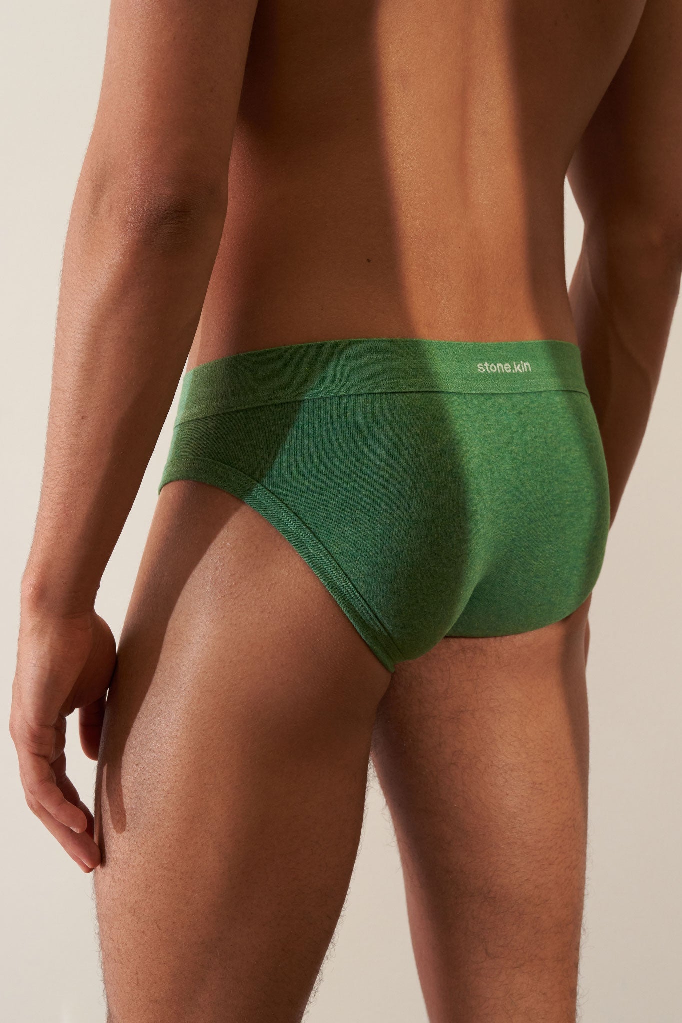 Brief in Organic Cotton Rib - Pandanus Stone.kin