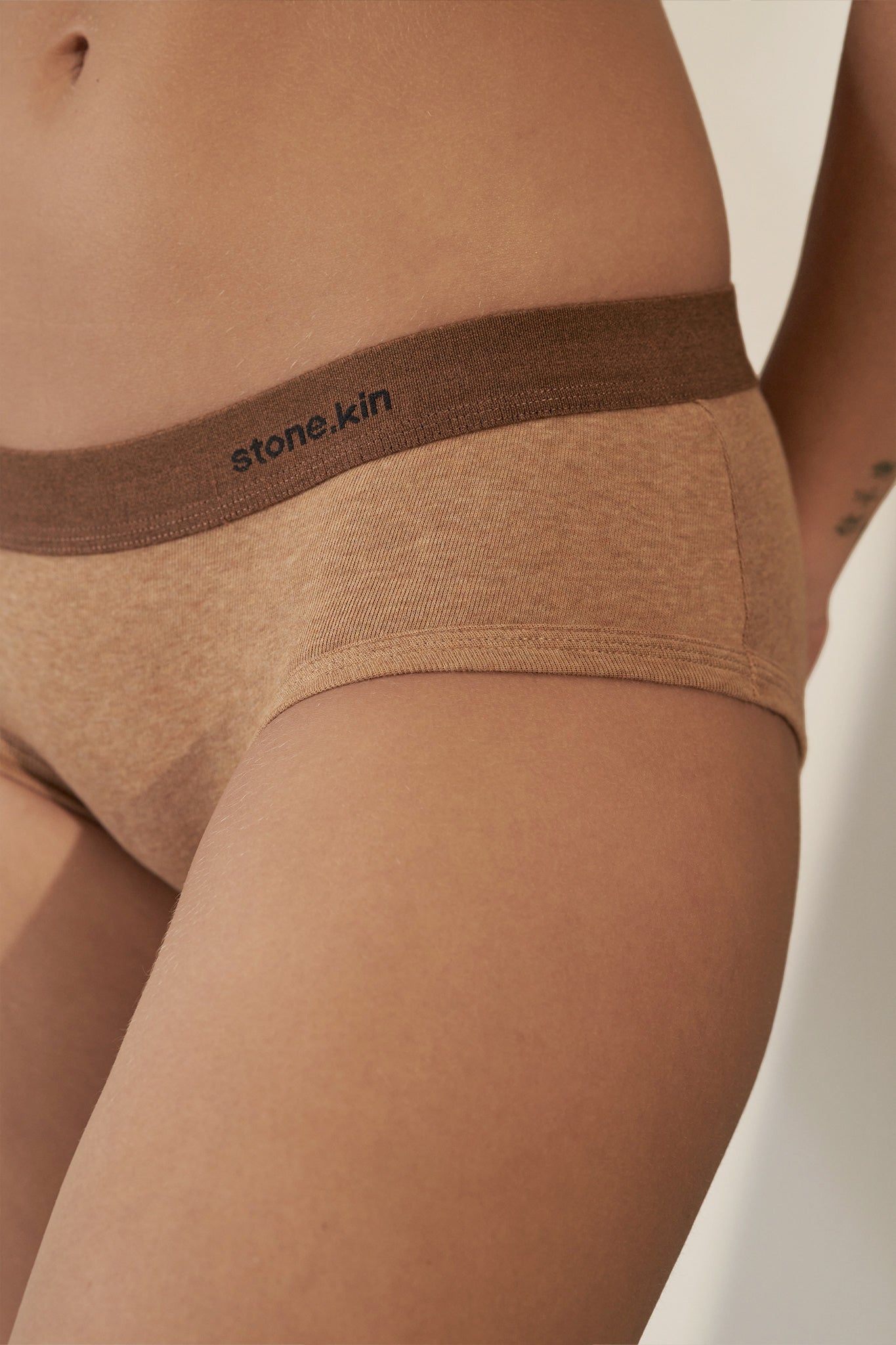 Women's Brief in Organic Cotton Rib - Camel & Brown Stone.kin