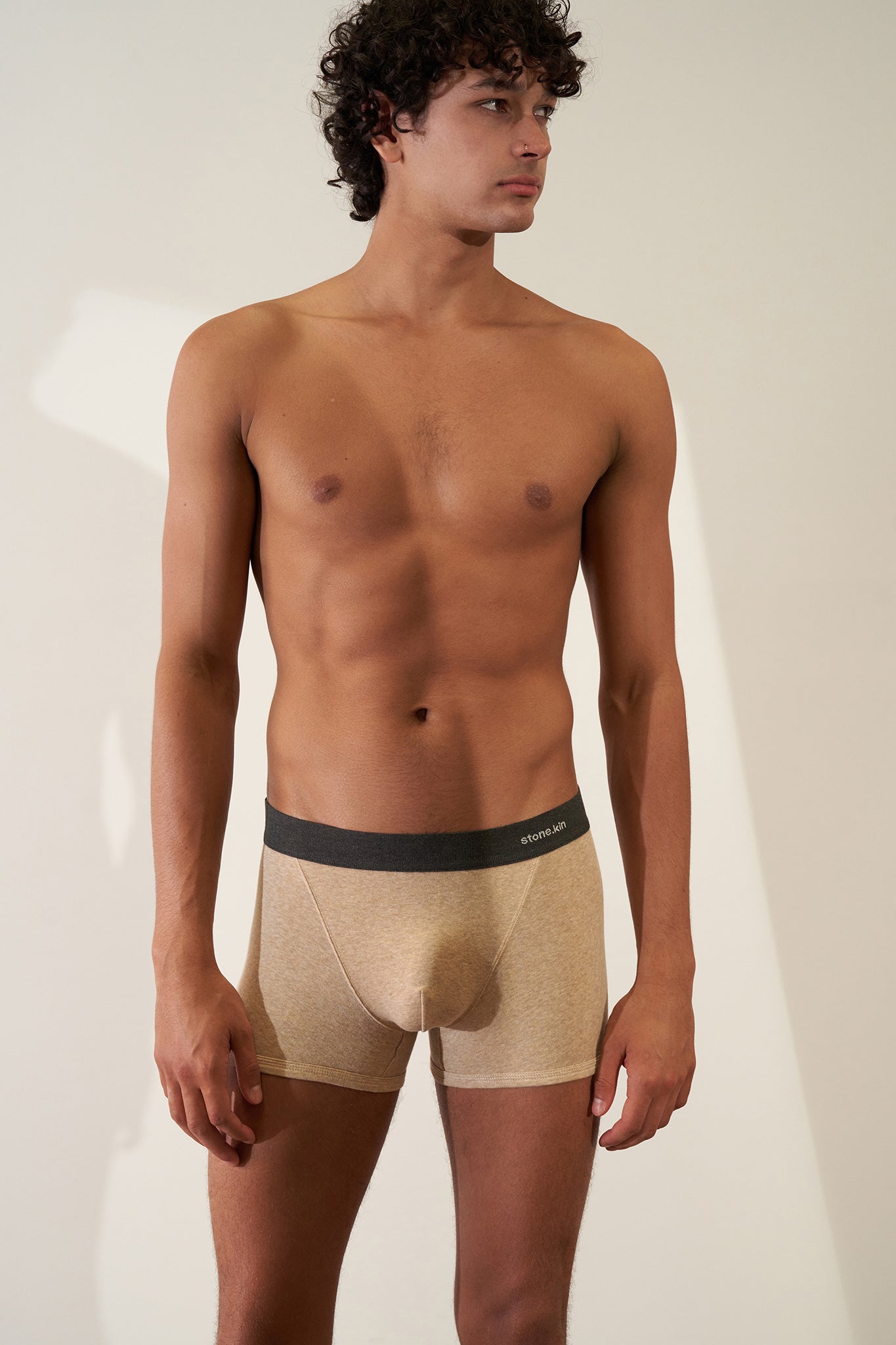 Boxer Brief in Organic Cotton Rib - Sand / Tar Stone.kin