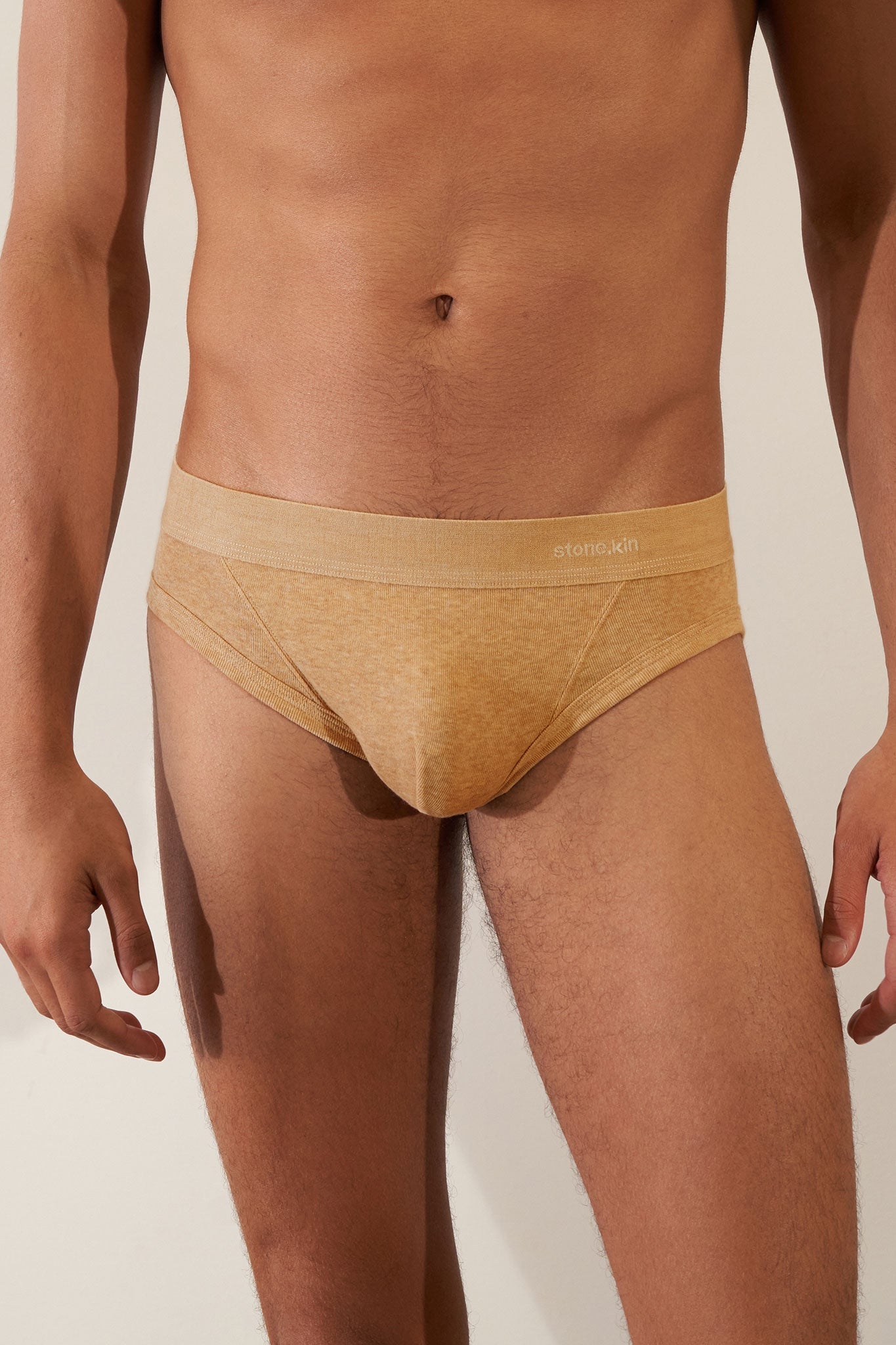Brief in Organic Cotton Rib - Camel Stone.kin