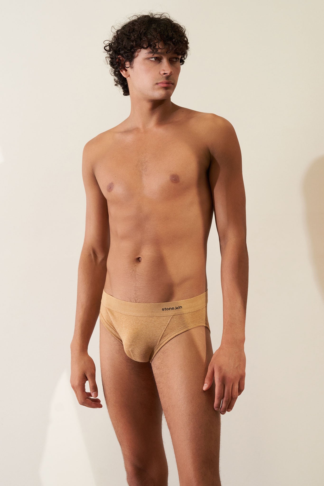 Brief in Organic Cotton Rib - Camel Stone.kin