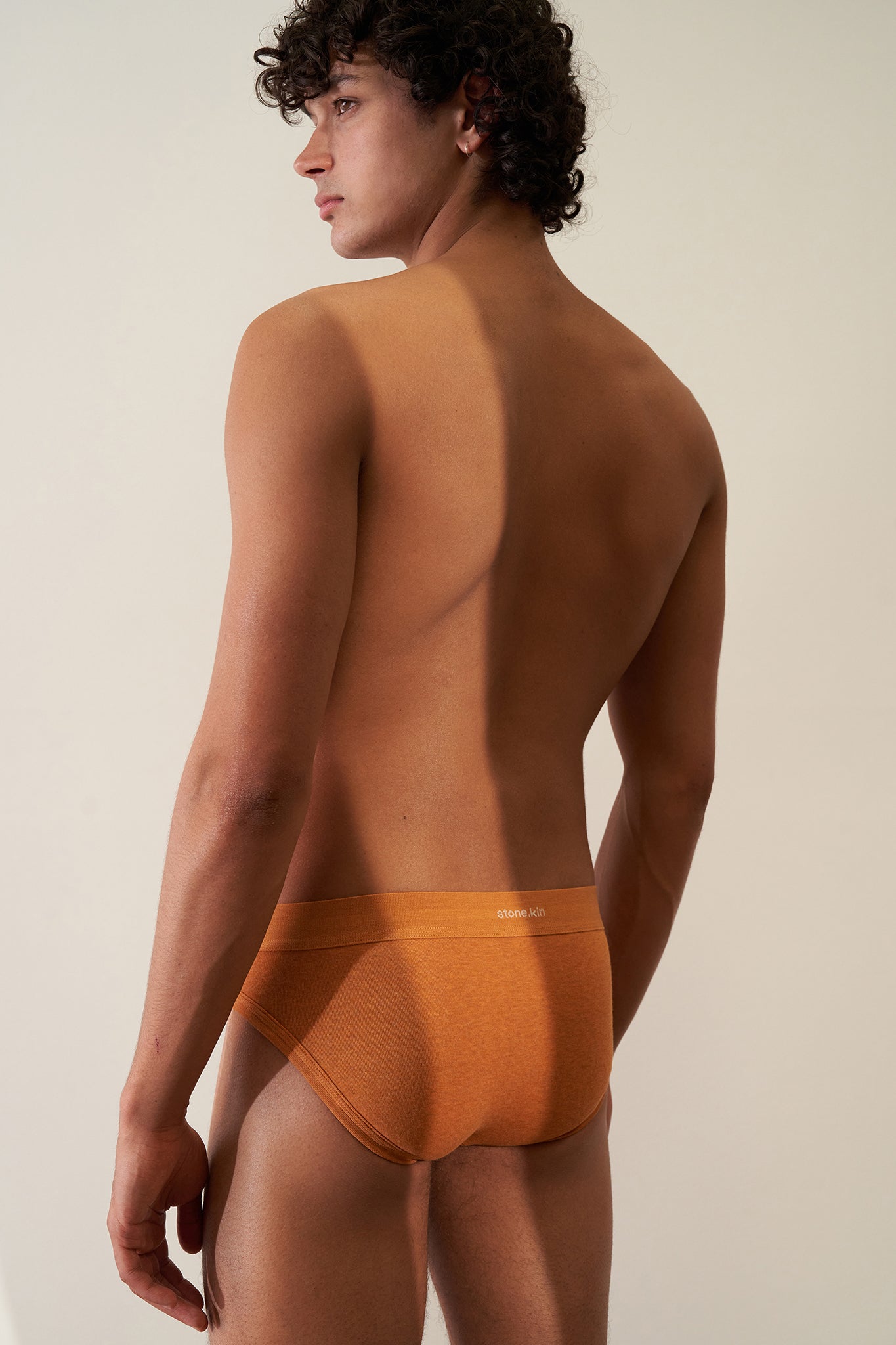 Brief in Organic Cotton Rib - Papaya Stone.kin