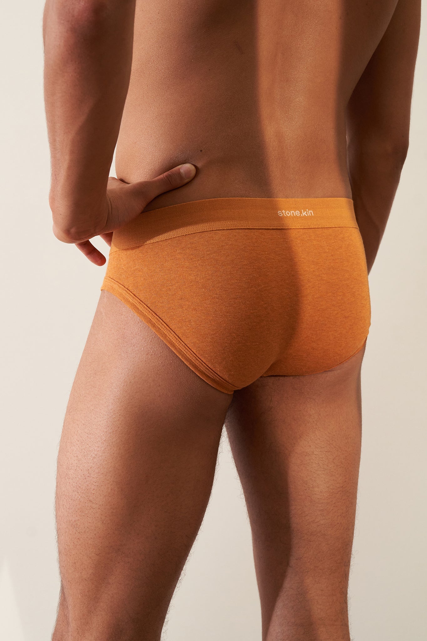 Brief in Organic Cotton Rib - Papaya Stone.kin