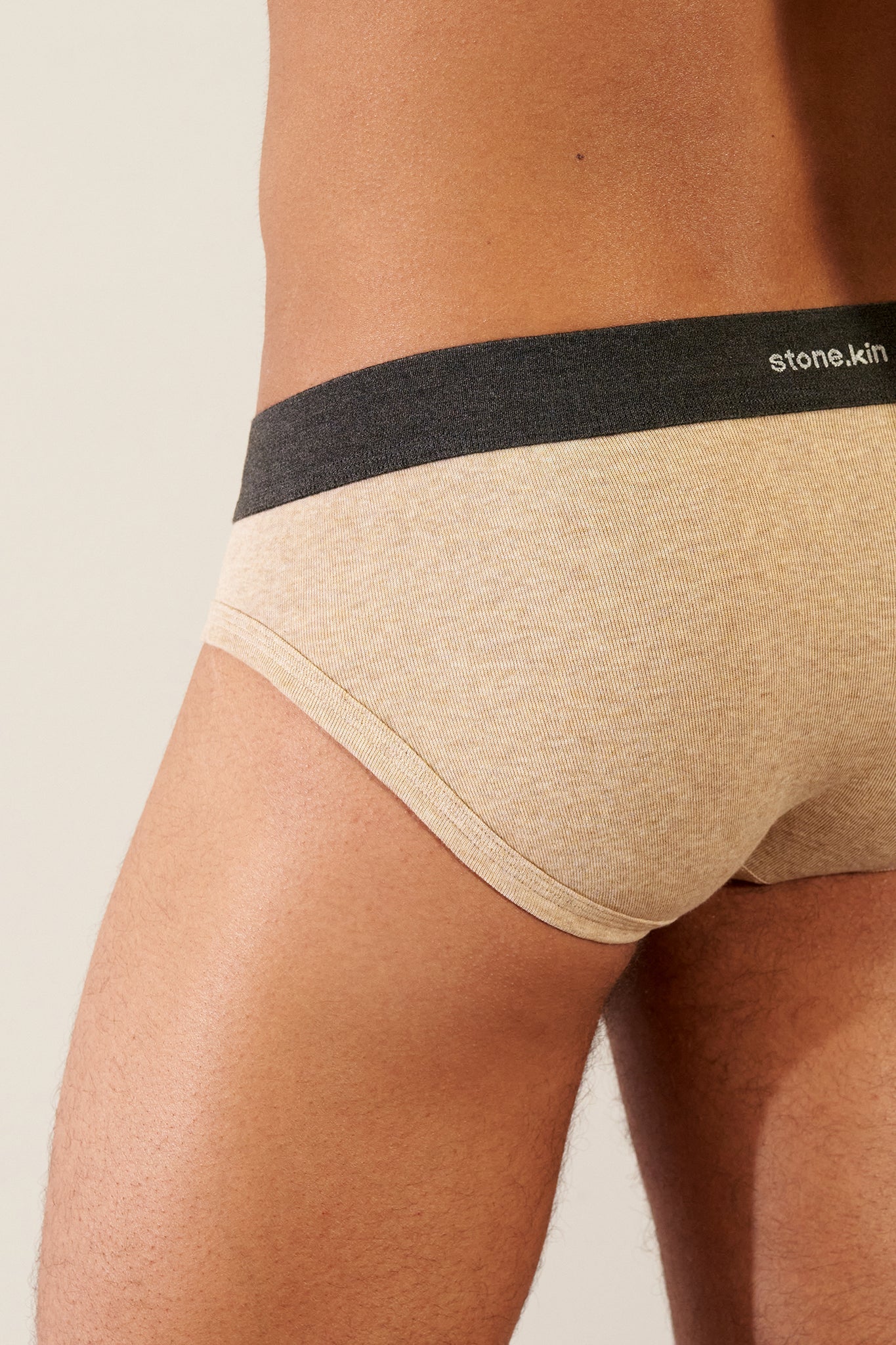 Brief in Organic Cotton Rib - Sand / Tar Stone.kin