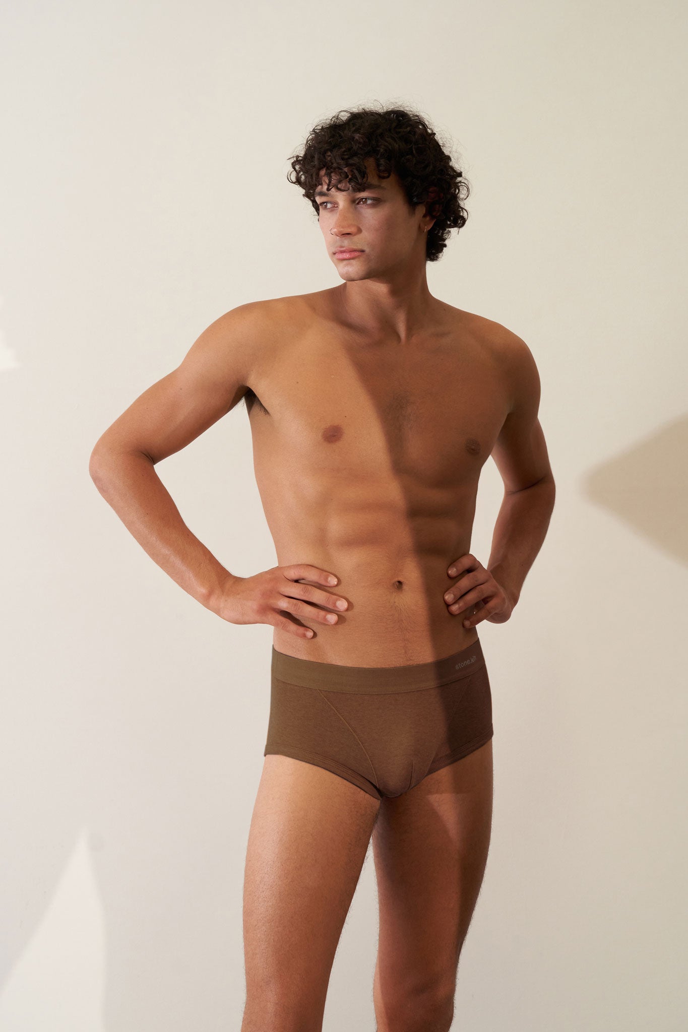 Trunk in Organic Cotton Rib - Brown Stone.kin