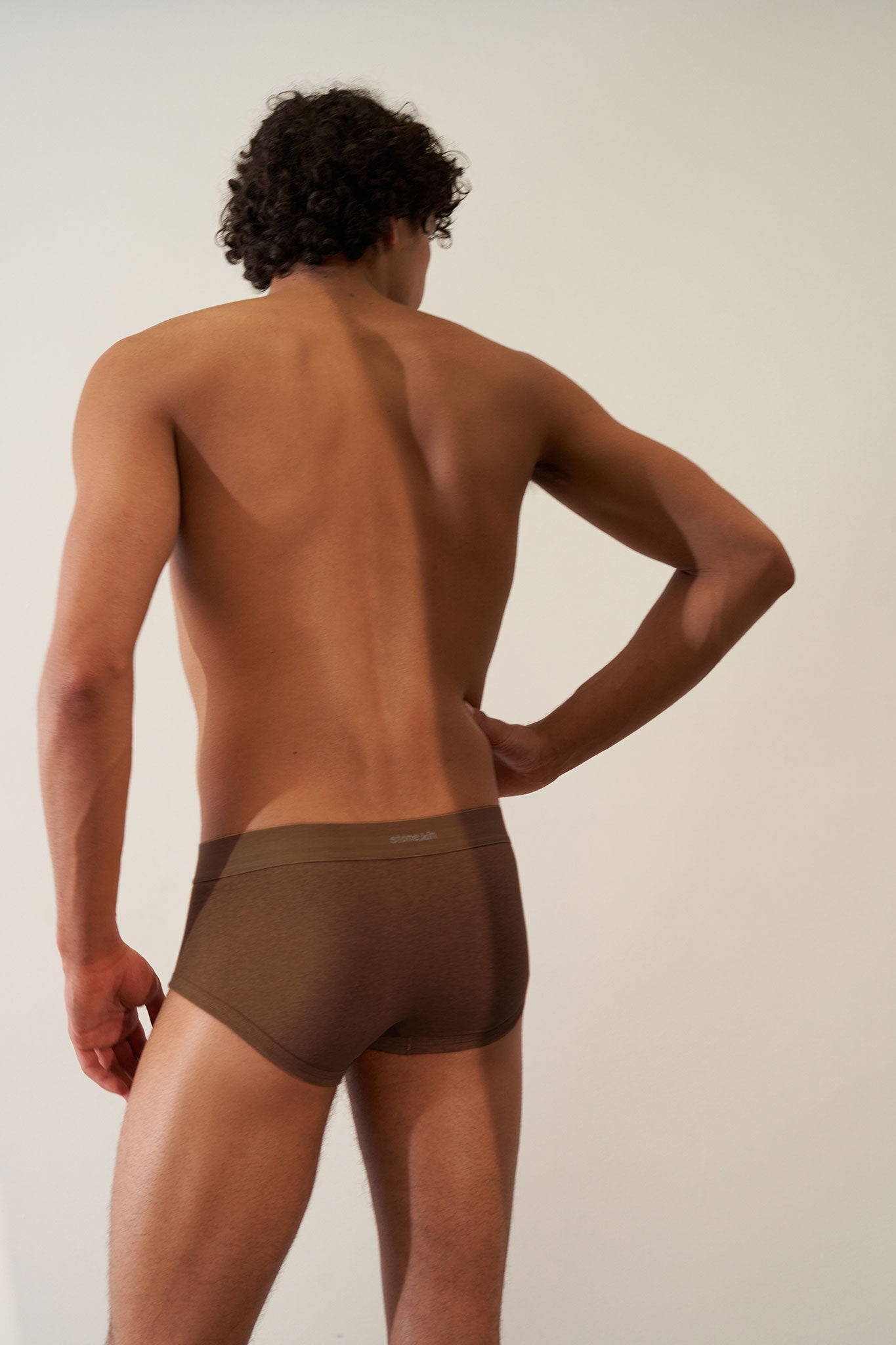 Trunk in Organic Cotton Rib - Brown Stone.kin