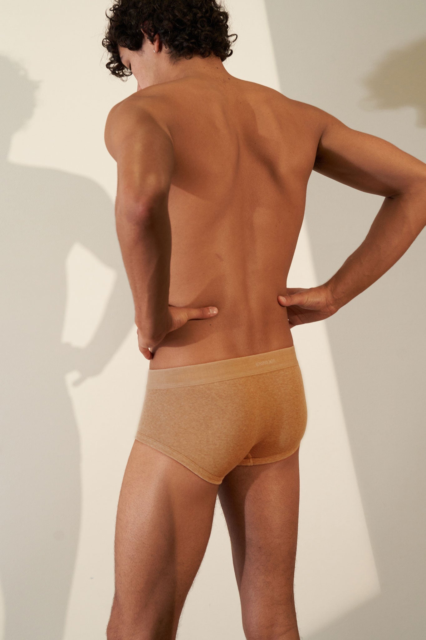 Trunk in Organic Cotton Rib - Camel Stone.kin