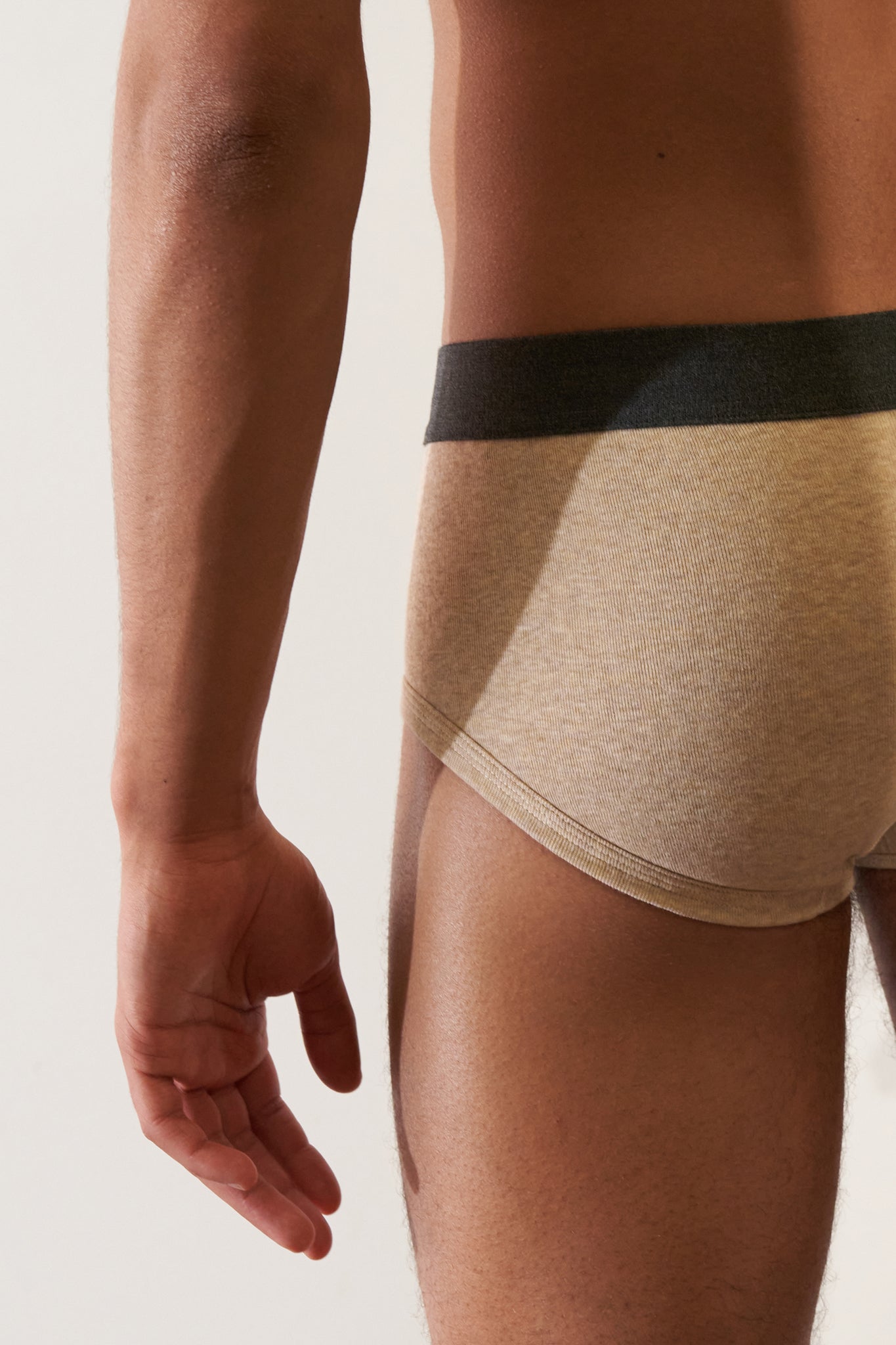 Trunk in Organic Cotton Rib - Sand / Tar Stone.kin