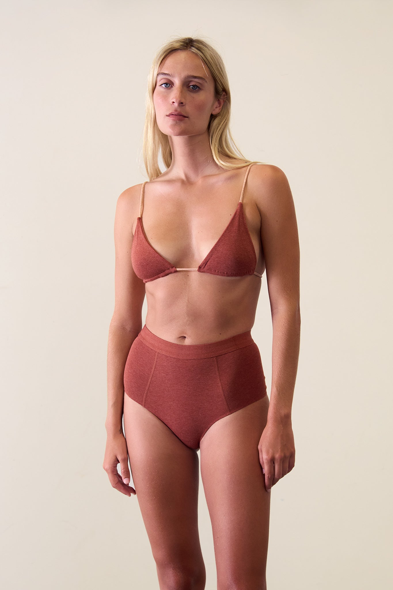 HI Brief in Organic Cotton Rib - Rust Stone.kin