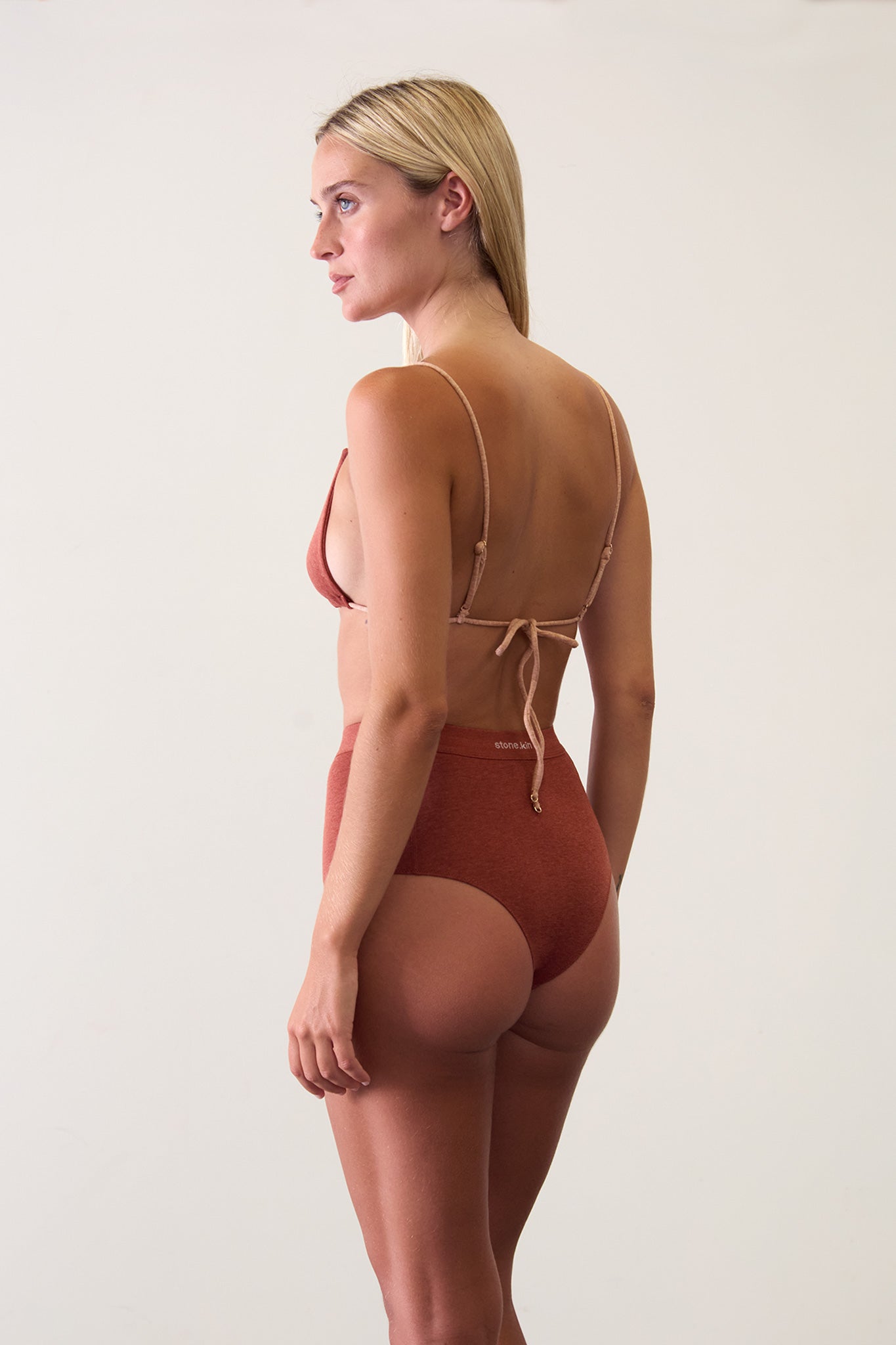 HI Brief in Organic Cotton Rib - Rust Stone.kin
